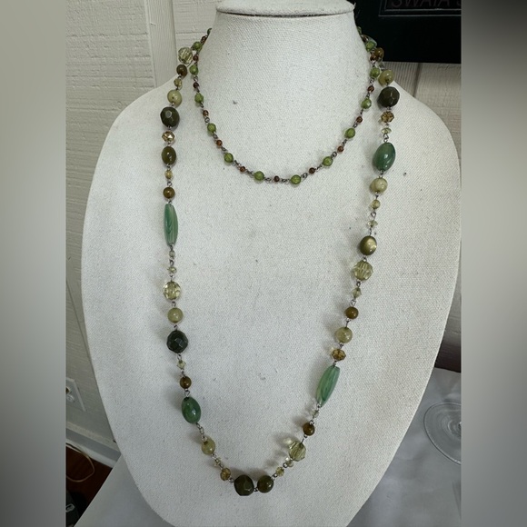 Two green bead necklaces - Picture 1 of 5
